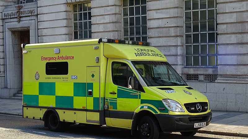 Emergency medical services in the United Kingdom - LJ 58OJX LONDON AMBULANCE QUEEN VICTORIA STREET CITY OF LONDON, tags: patients - CC BY-SA