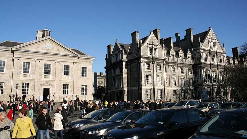 Trinity College, Dublin graduation day, tags: europe apartment - CC BY-SA